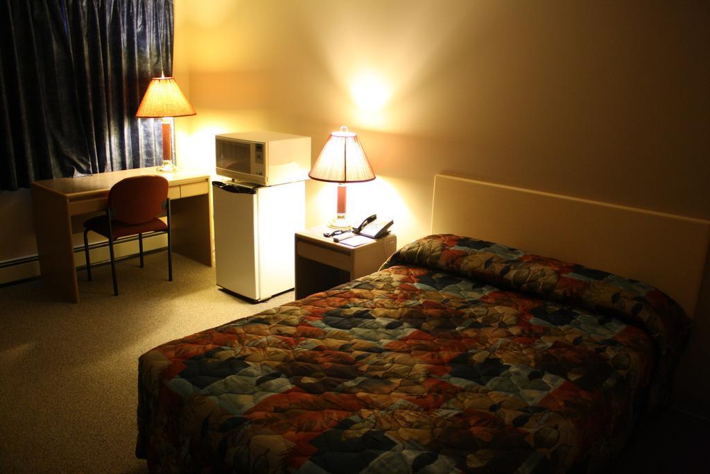 Lamplighter Inn Three Hills Oda fotoğraf